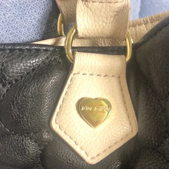 Betsy Johnson Oversized Roomy Quilted Heart Handbag Purse Crossbody Black Cream - Picture 8 of 15